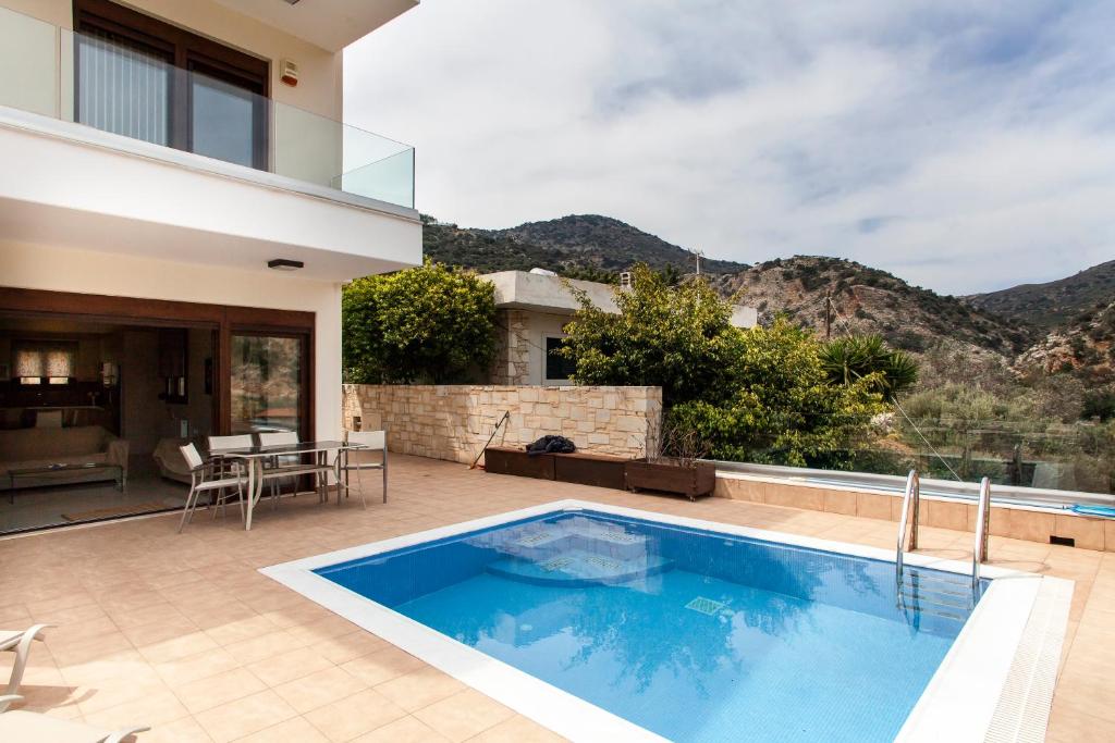 Palaiokastro Villas room 4
